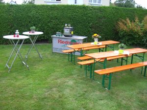 Bierzeltgarnituren, Biertische oder Bierbänke mieten